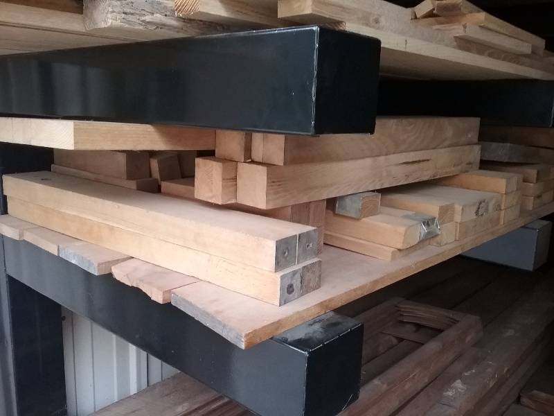 lot 124 image: Lumber - Red Oak, appx 30 pieces, Kiln Dried
