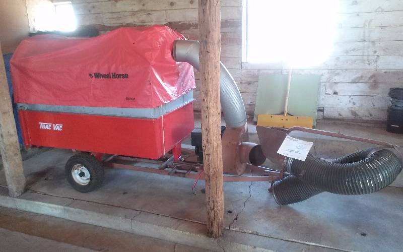 lot 3 image: Pull Behind Trac Vac Model 860-880
