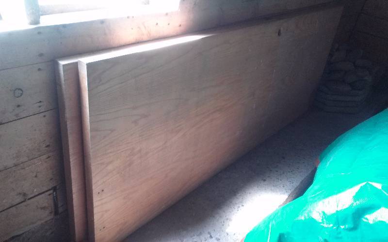 lot 14 image: Lot - Solid Core Doors
