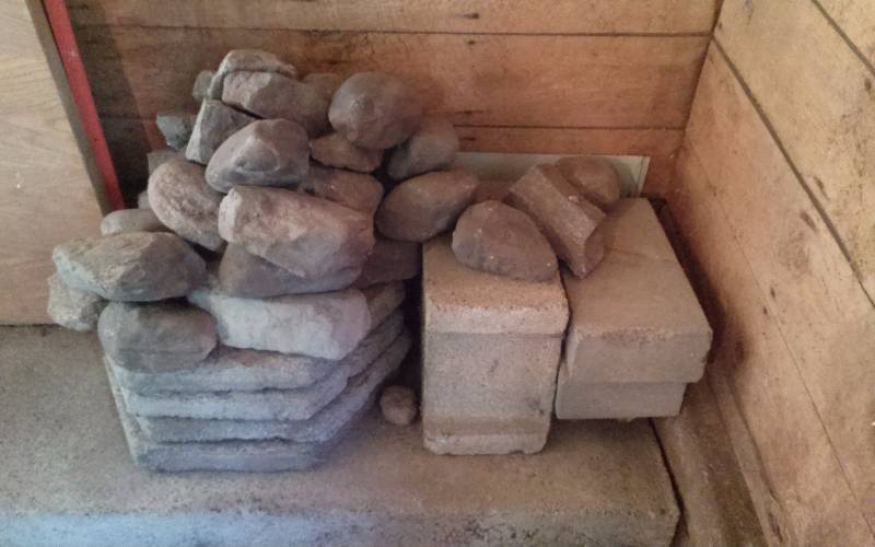 lot 15 image: Lot - Misc Garden Rock & Cement Octogon Patio Stone