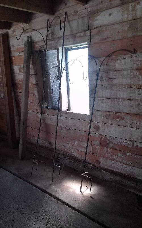 lot 18 image: Lot - Garden Shepherds Hooks & Post with Hooks
