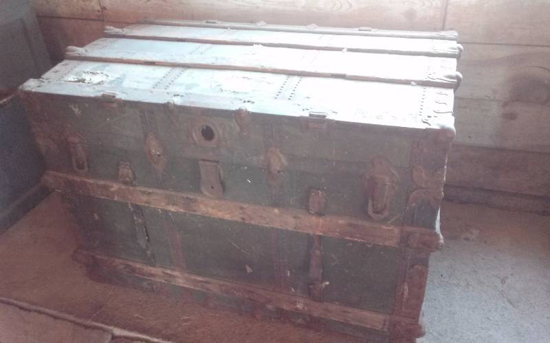 lot 20 image: Antique Flat Top Steamer Trunk, Northern Trunk Co.