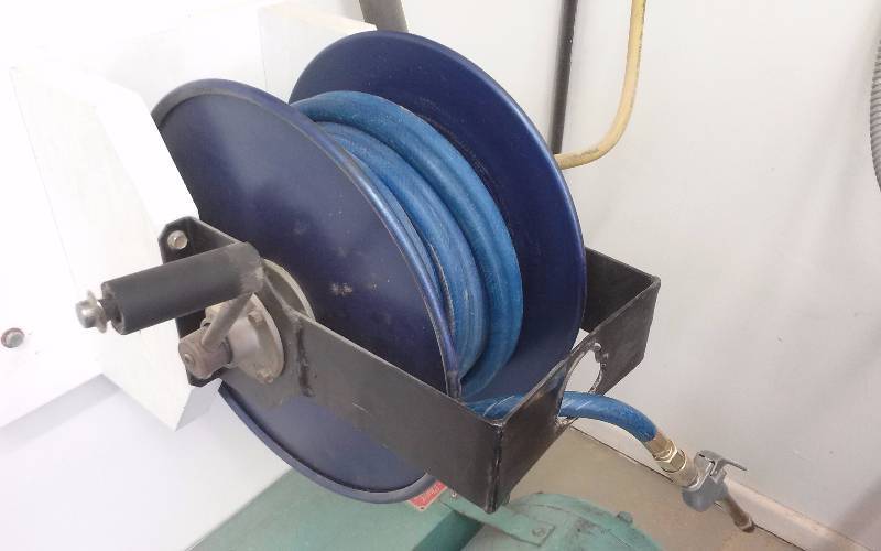 lot 26 image: 45ft Air Hose & Regulator