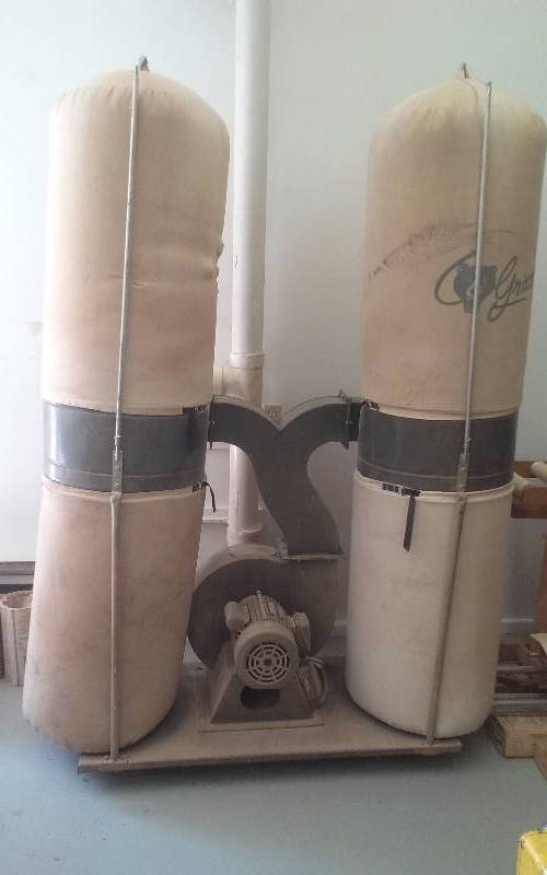 lot 28 image: Grizzly Twin Bag Dust Collection System, 3hp