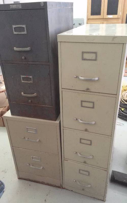 lot 67 image: Lot - Metal File Cabinets