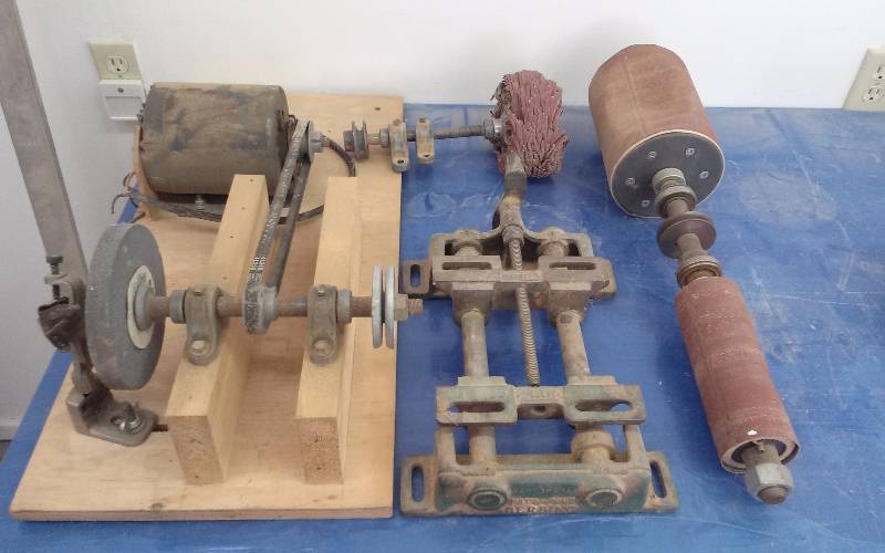 lot 70 image: Lot - Belt Grinder, Vise, etc