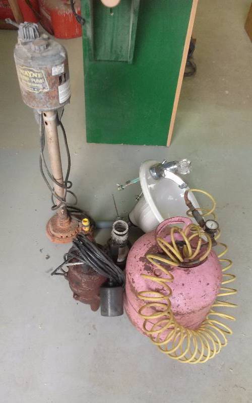 lot 94 image: Lot - Sump Pumps, Sink, Tank
