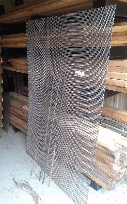 lot 150 image: Metal 4x8 panel & posts