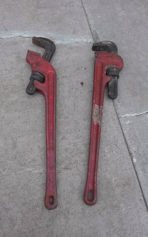 lot 152 image: Lot - (2) Ridgid 24 Pipewrenches, 1 angle