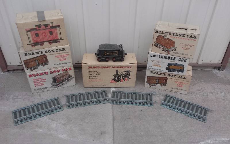 lot 159 image: BEAMS Train Decanter Set