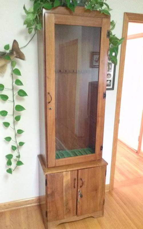 lot 163 image: Solid Wood Gun Cabinet, Holds 8 Firearms