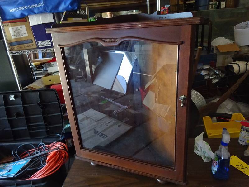 Corner cabinet