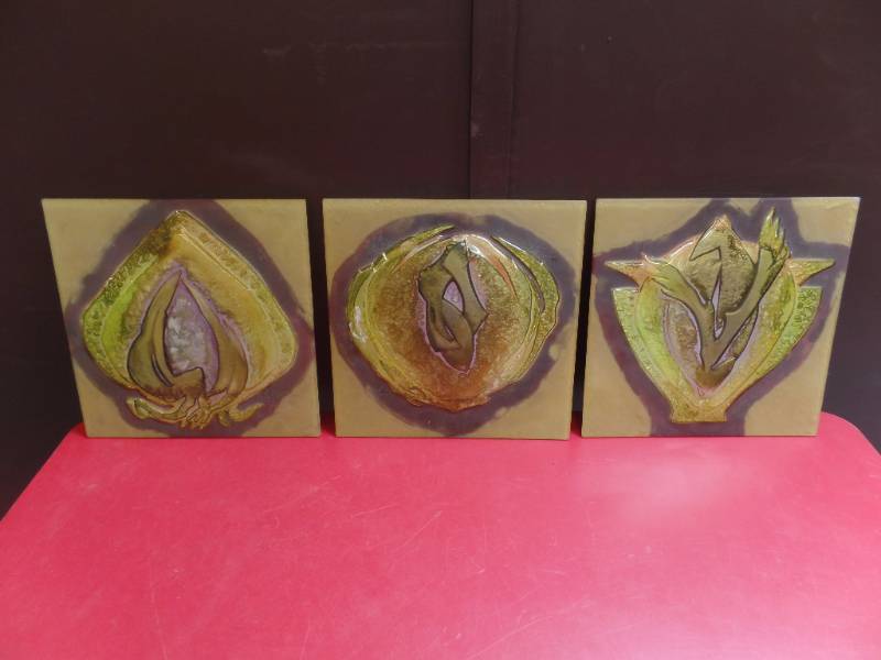 CERAMIC WALL TILES