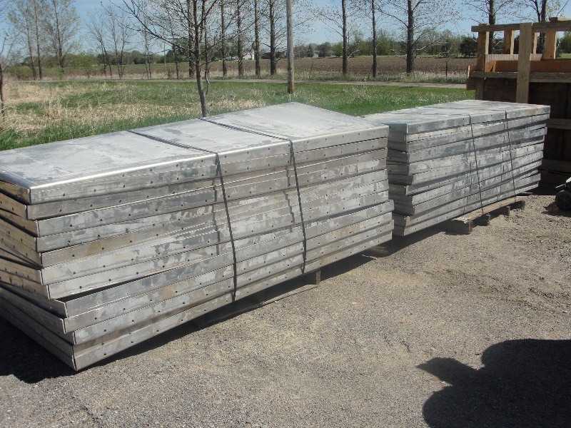 ALUMINUM  AND  GALVANIZED STEEL  LARGE PAINT BOOTH