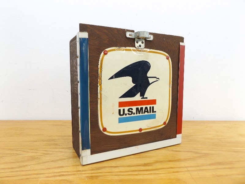 lot 20 image: Vintage Custom Made US Mail Box