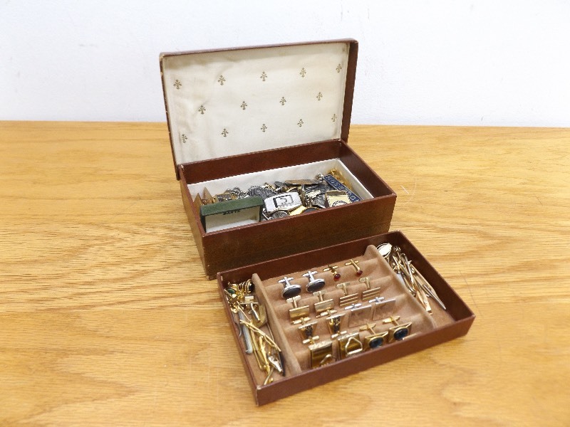 lot 31 image: Jewelry Box Filled with Mens Jewelry
