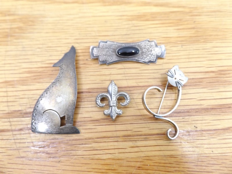 lot 39 image: 4 Sterling Brooches (1.129 oz Total Weight)