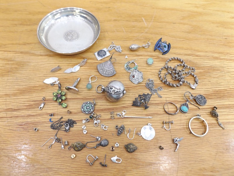 lot 40 image: Lot of Scrap Silver (5.393 oz Total Weight)