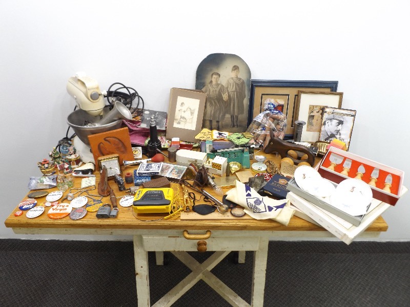 lot 50 image: LARGE Lot of Miscellaneous Collectibles