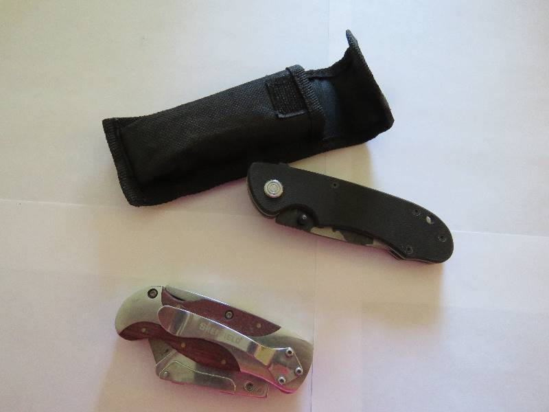 lot 642 image: Collectible Knives