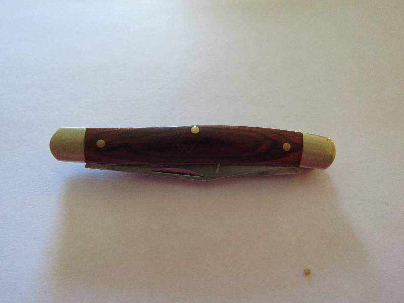 lot 669 image: Collectible Knife