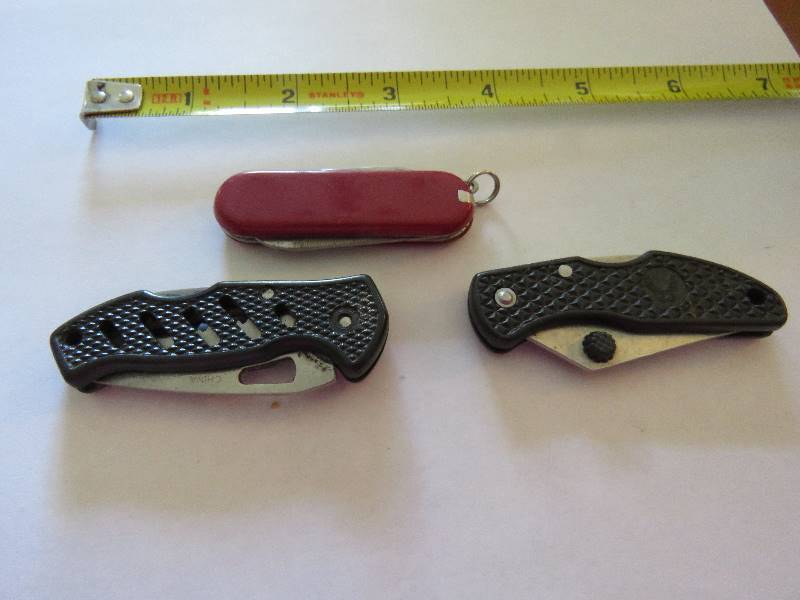 lot 658 image: Collectible Knives