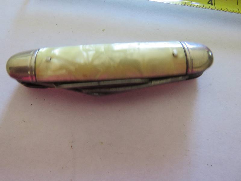 lot 663 image: Collectible Knife