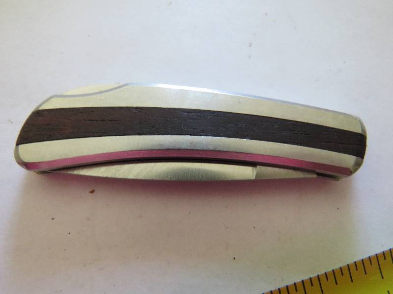 lot 679 image: Collectible Knife