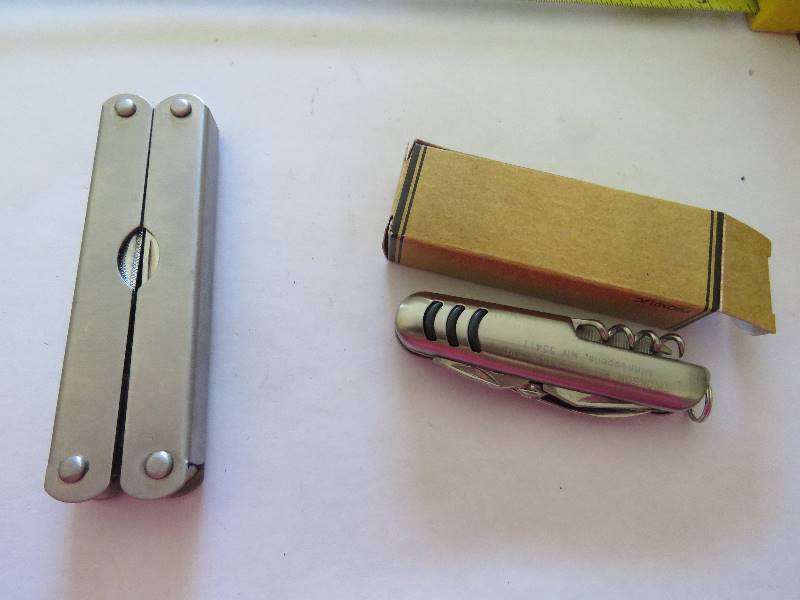 lot 647 image: Multi-Tools