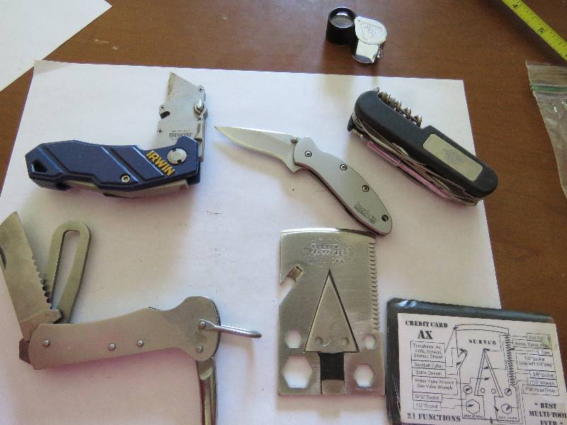 lot 691 image: Collectible Knives