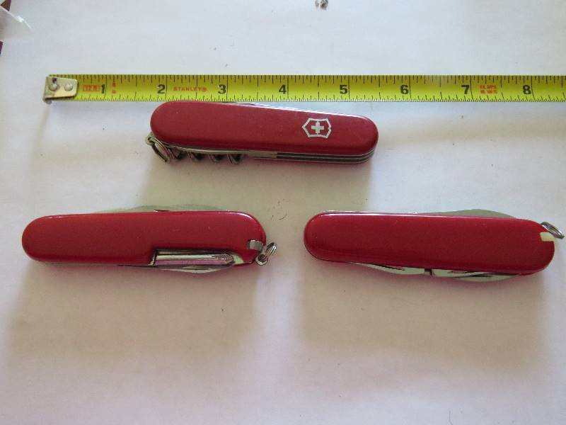 lot 695 image: Multi-Tools