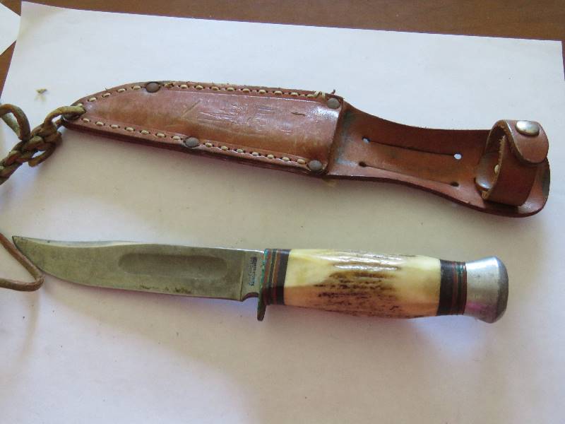 lot 701 image: Collectible Knife