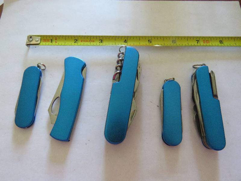 lot 707 image: Collectible Knife Set