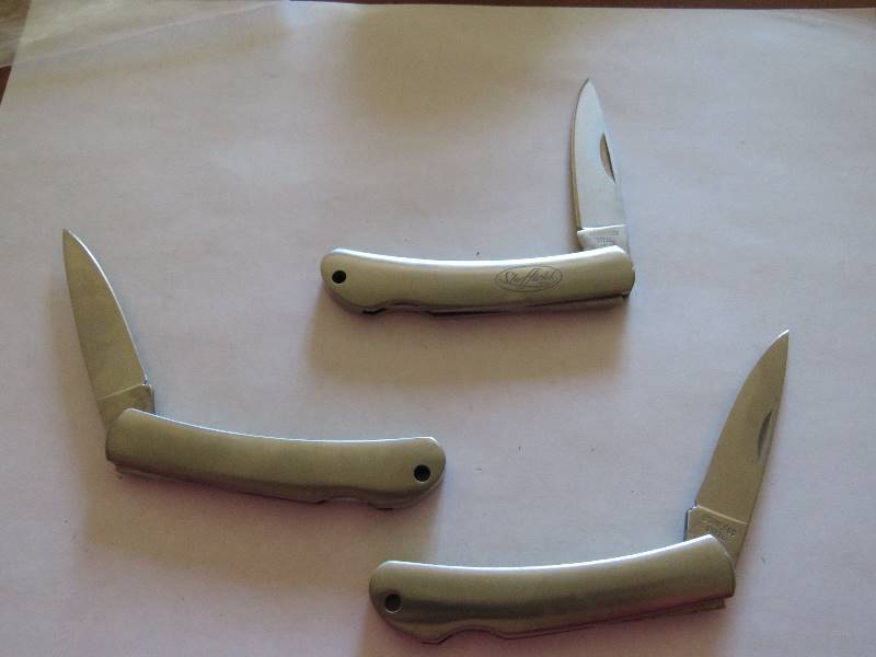 lot 712 image: Collectible Knives