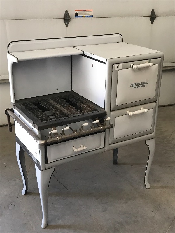 lot 4 image: Antique Detroit Jewel Gas Range, 4f...