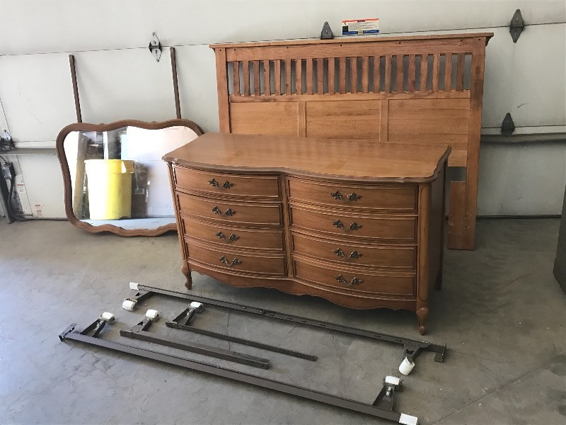 lot 11 image: 3-Piece Bedroom Furniture Set (2) ...