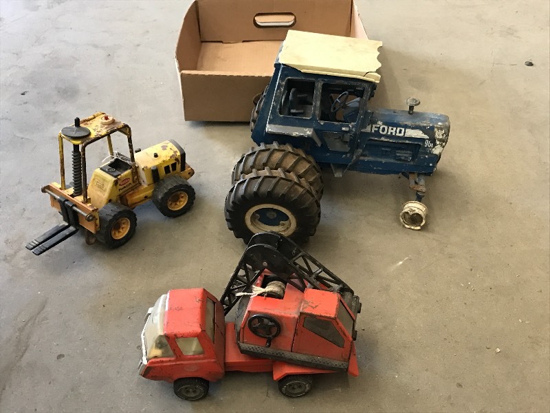 lot 23 image: Box Of Assorted Vintage Steel Toys ...