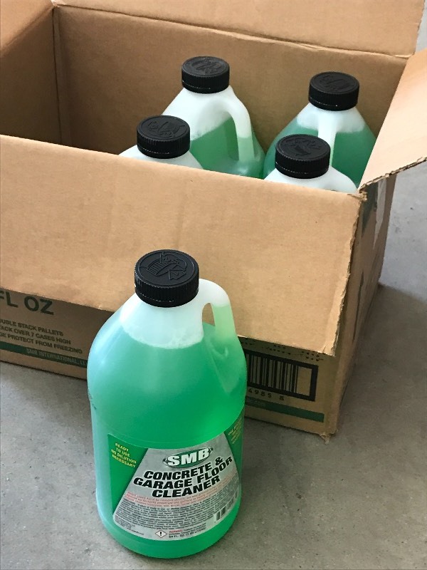 lot 25 image: (5) 64oz Bottles Of SMB Concrete Cl...