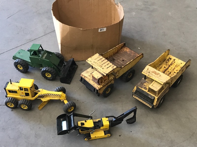 lot 27 image: Box Of Assorted Vintage Steel Tonka...