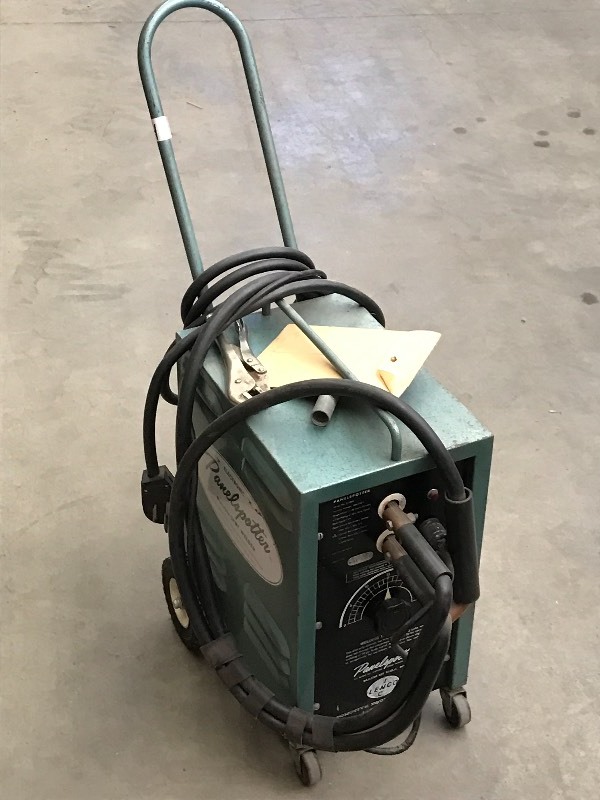lot 34 image: PanelSpotter Portable 230Volt Spot ...