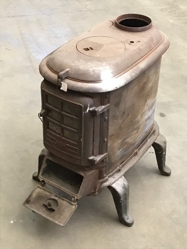 lot 38 image: Vintage MW Cast Iron Wood Stove, Ru...