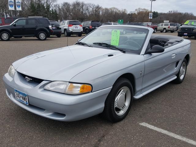 lot 002 image: 1994 Ford Mustang Convertible
