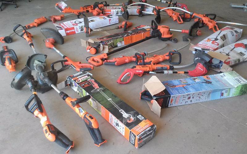 lot 12 image: Lot - Misc Trimmers, Edgers, Weed Whips