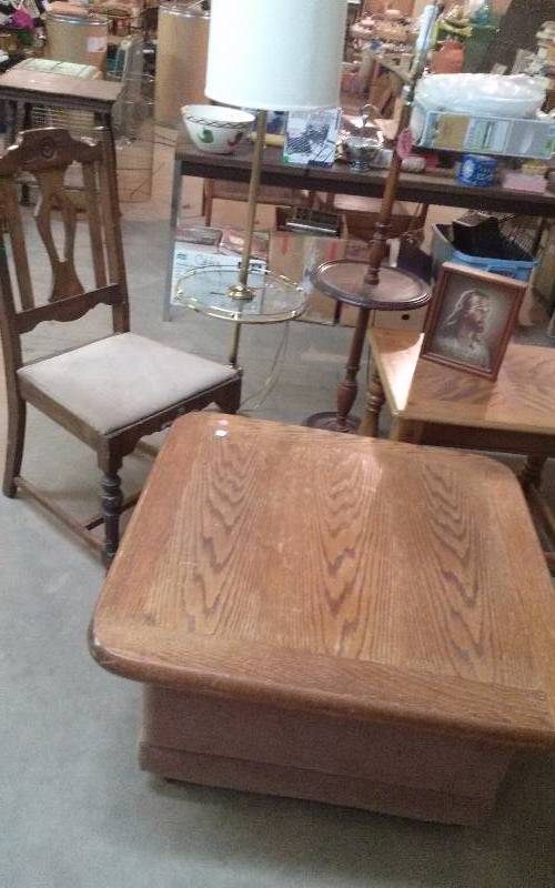 lot 22 image: Lo - Misc Furniture and Floor Lamps