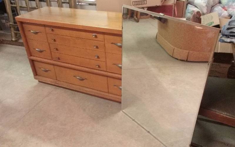 lot 30 image: Mid Century Modern Dresser with Mirror