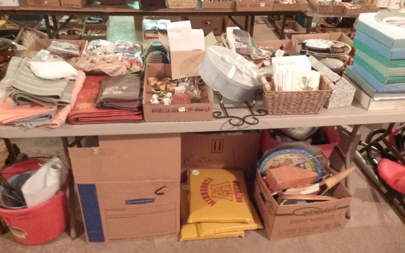 lot 62 image: Lot - Collectible Plates, Tableware, Misc Houseware