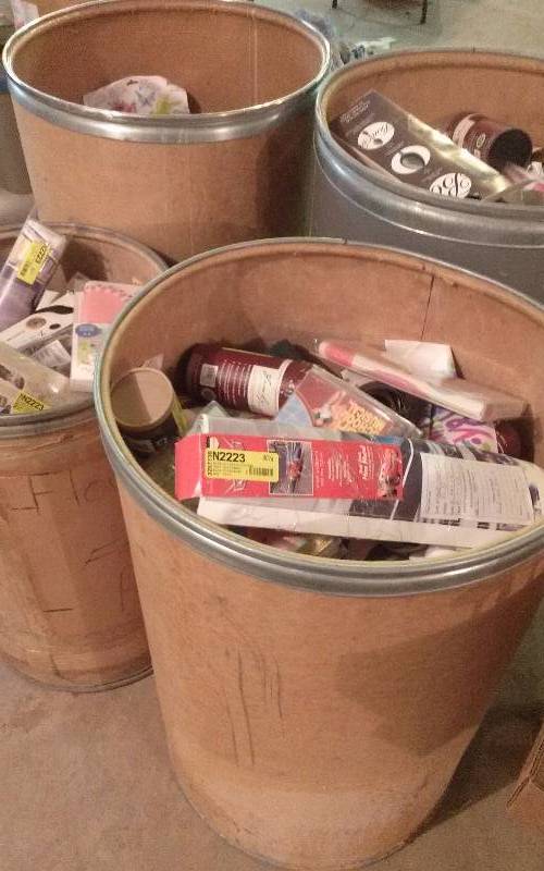 lot 64 image: Lot - Large Lot of Wall Lettering & Decorating Decals