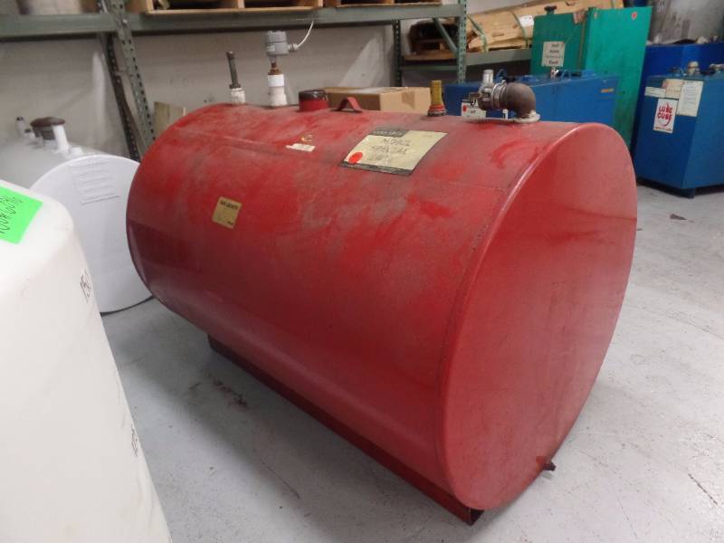 560 GALLON STEEL HOLDING TANK