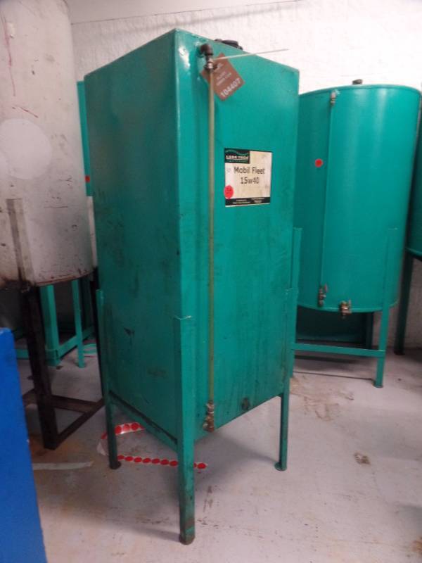 160 GALLON STEEL TANK