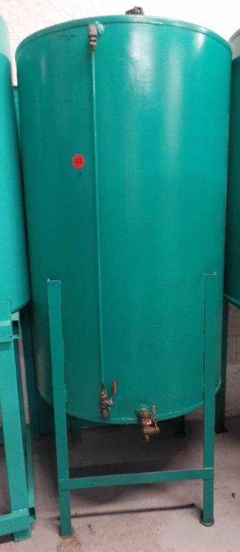 300 GALLON STEEL TANK